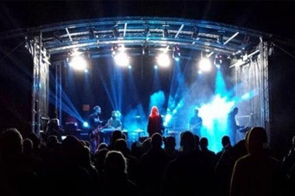 Slick Staging: 8m x 6m arched-roof trailer stage hire, Devon, Dorset, Hampshire & Wiltshire Slick Staging: 8m x 6m arched-roof trailer stage hire, Devon, Dorset, Hampshire & Wiltshire